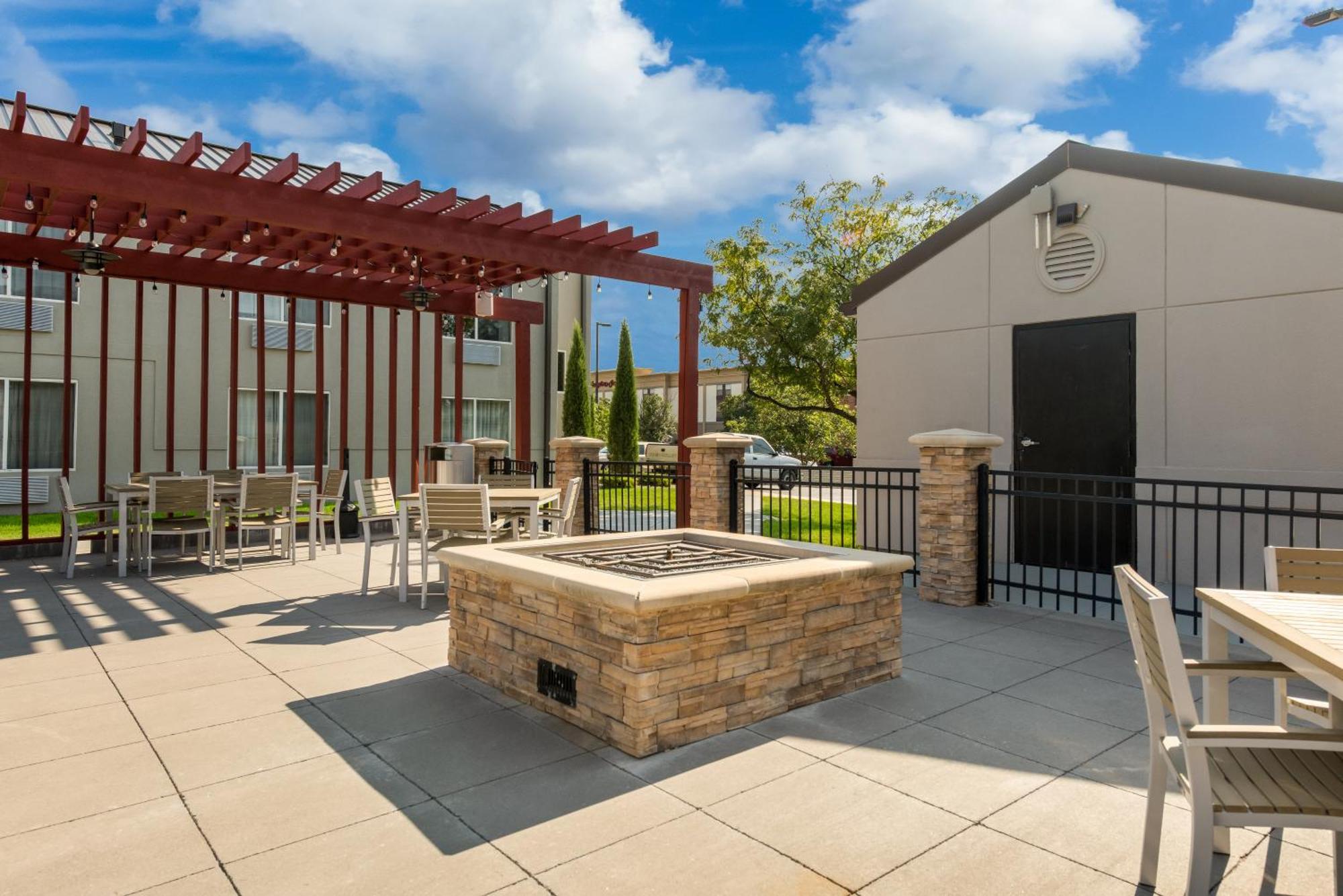 Country Inn & Suites By Radisson, Wichita East, Ks Exterior photo